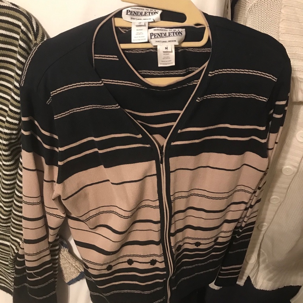 5 sweaters - Picture 5 of 5